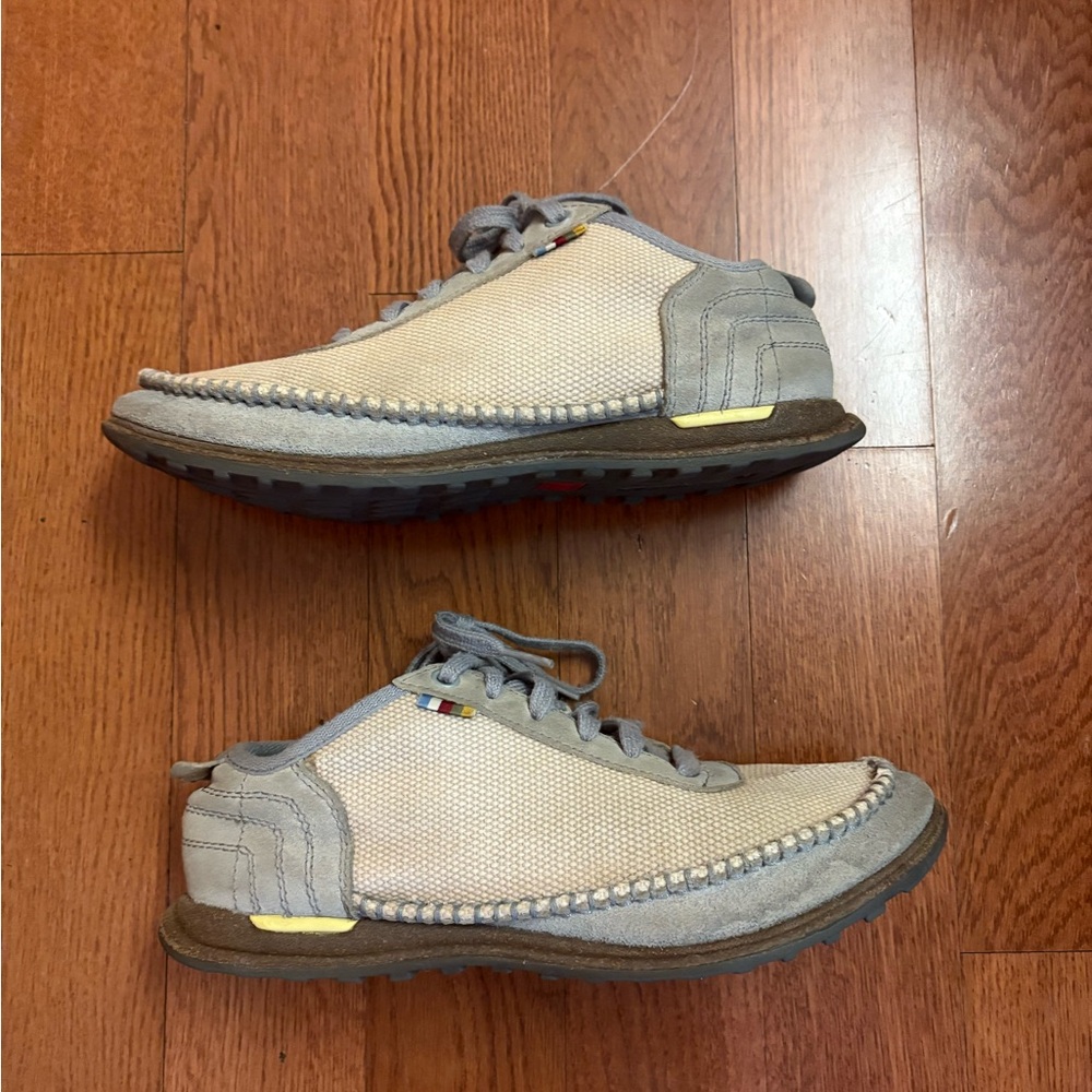 The North Face Hayden Gray and Cream Canvas Sneakers. Size women’s 8 1/2
